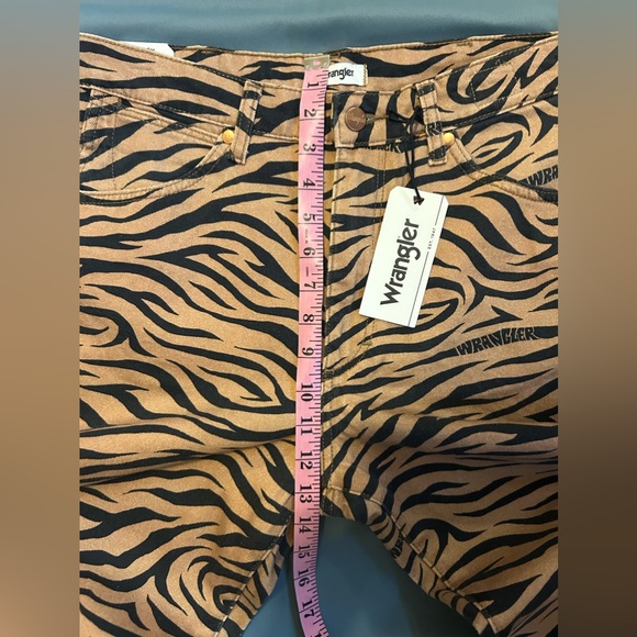 Wrangler Women's High Rise Wild West Purr Print Straight Jeans  size 30x28 - Picture 5 of 12